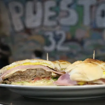 Pachata: cómo es el sándwich que se convirtió en ícono de la comida callejera en San Juan