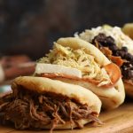 Se viene La noche de las arepas: dónde y cuándo conseguir este plato callejero con 40% de descuento