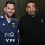 Cocinó para Maradona y Messi, tiene más mundiales que cualquier jugador argentino y guarda una coincidencia con el capitán de la Selección