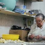 La pareja de abuelos que fundó una fábrica de pastas hace más de 40 años y sigue atendiendo como si fuera el primer día