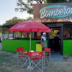 Los bomberos que abrieron un bar para juntar fondos y se volvió furor en el sur del conurbano: el menú que ofrecen