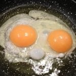 Por qué hay huevos con doble yema: ¿es verdad que traen suerte?