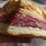 La parada rutera poco conocida que tiene el mejor sándwich de jamón crudo del país