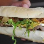 El famoso sándwich tucumano de milanesa obtuvo la Marca País: la receta con todos los secretos de este clásico de la comida callejera