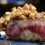 Los restaurantes porteños ya ofrecen sushi de carne: nigiris de mollejas, uno de los platos más llamativos