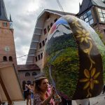 El pueblo cordobés que prepara un huevo de pascua de 70 kilos para repartir entre los vecinos y turistas