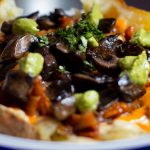 El restaurante porteño que tiene a la papa como emblema de su menú: platos con toppings especiales y la sorpresa del postre