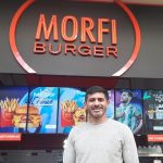 El exjugador de fútbol que arrancó en la calle y ahora desafía a las cadenas de fast food con sus hamburguesas