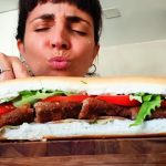 Paulina Cocina se metió con el sándwich de milanesa tucumano y los fans del plato no le perdonaron sus “errores”