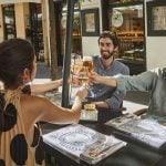 El barrio de Madrid que se convirtió en Little Argentina por su gastronomía: café de especialidad, pizza en copa y medialunas
