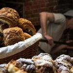 La historia detrás de la panadería pionera en masa madre que cumple 20 años con un horno centenario que sigue en funcionamiento