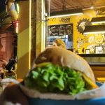 Llega una nueva edición de Muy rico todo a puro choripán, fernet y música en una vereda porteña