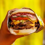 Vuelve Burgermanía con un homenaje a los clásicos del fast food: 7 hamburguesas que sí o sí tenés que probar