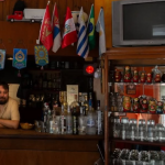 El restaurante porteño que rescata platos clásicos soviéticos y elabora vodkas artesanales para acompañarlos