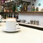 Le Caravelle: historia del café con espíritu italiano que sirve el capuchino más asombroso de Buenos Aires