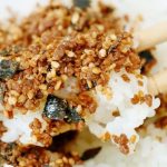 Qué es el furikake y cómo usar este producto japonés para realzar el sabor de tus comidas