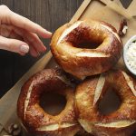 Secretos de los bagels: por qué se hierven y para qué sirve el agujero del medio