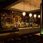 Donde los cócteles se recetan: la historia detrás del bar Boticario