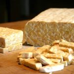 Qué es el tempeh, el fermentado asiático que gana lugar en la cocina local